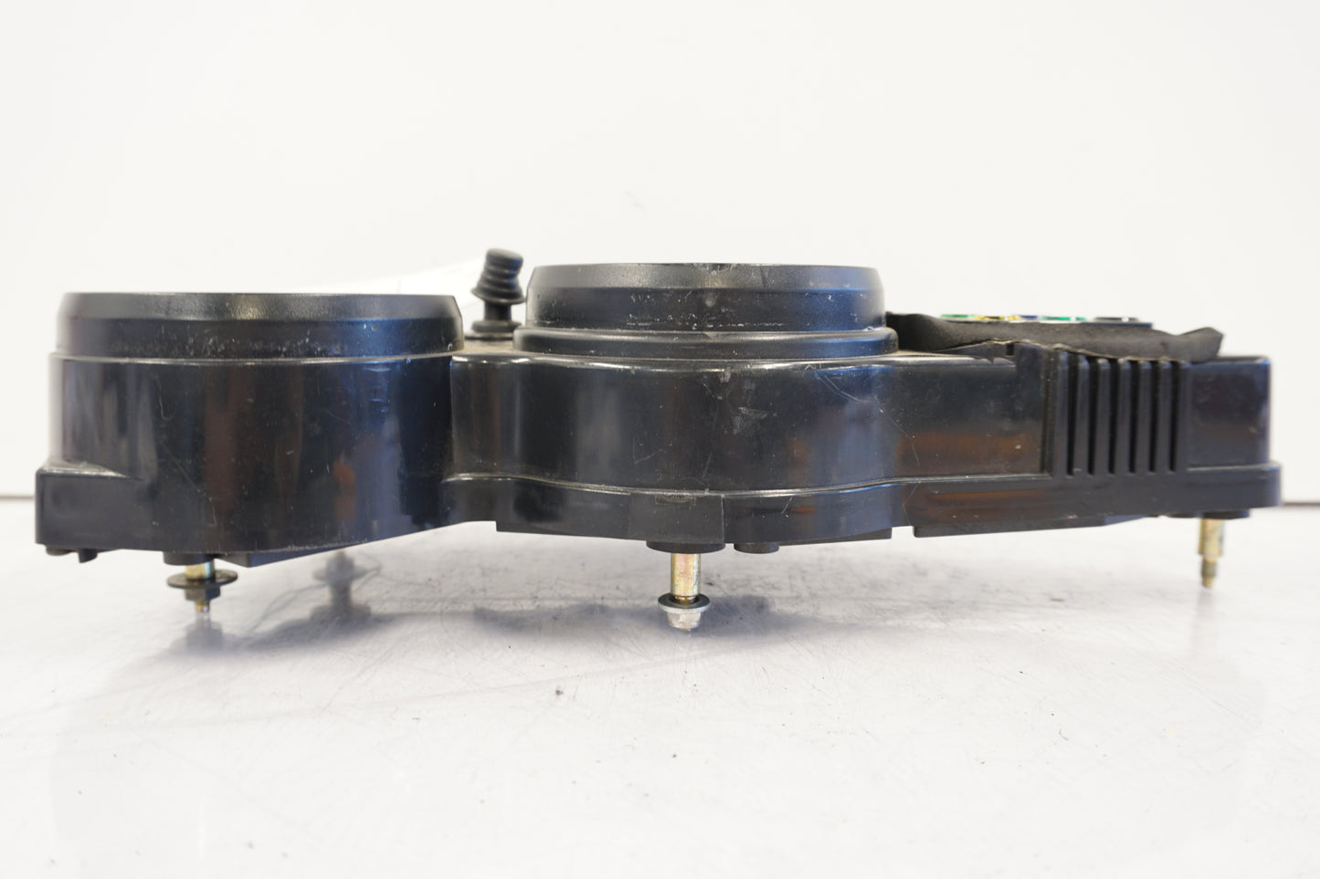 Baksidan på Instrumentpanel från en Suzuki TL 1000 S -1998 motorcykel.