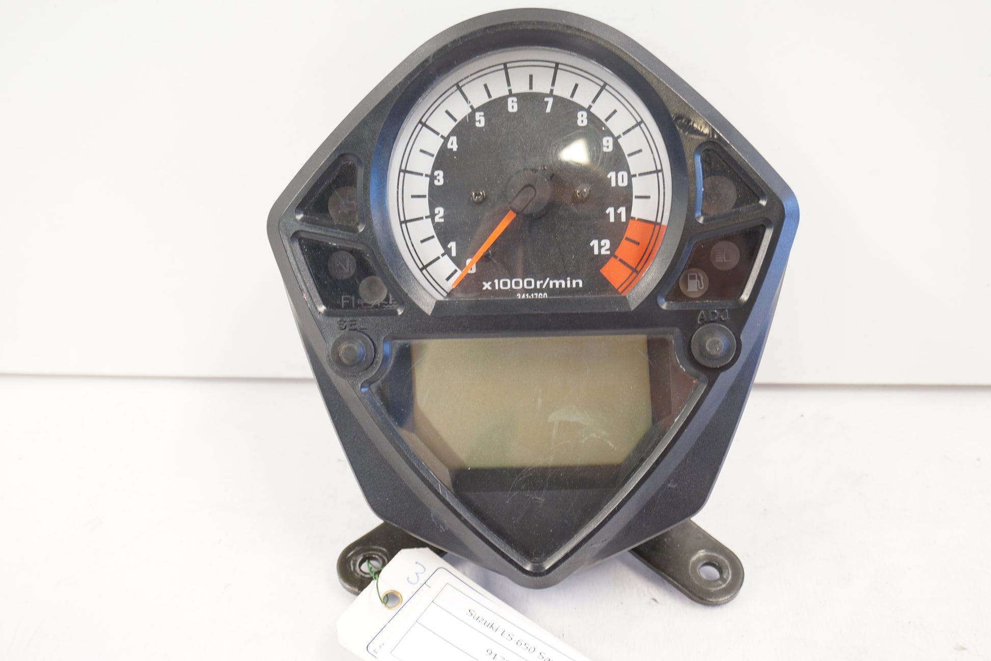 Framsidan på Instrumentpanel från en Suzuki LS 650 -1996 motorcykel.