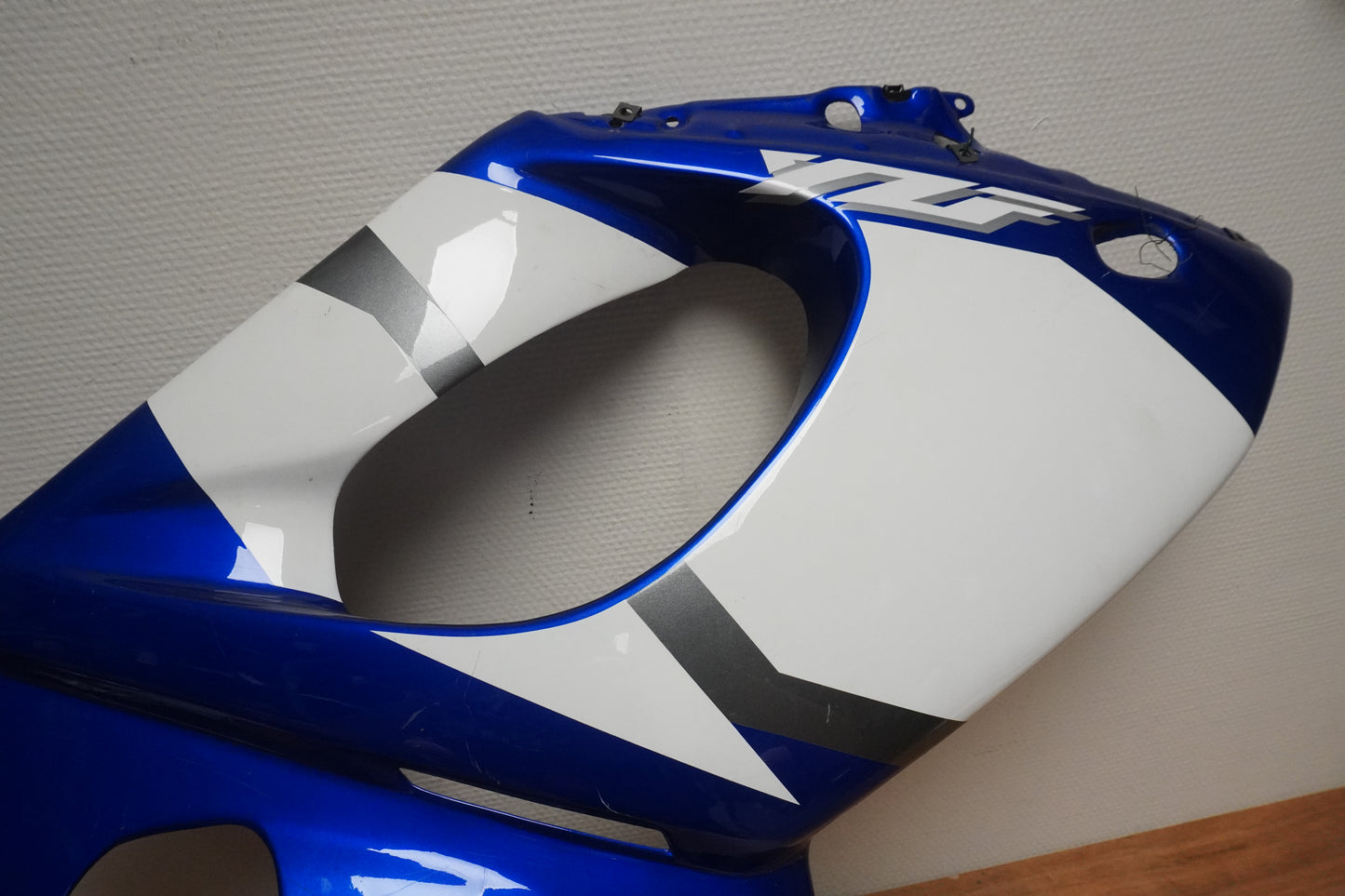 Höger sida på Sidkåpa från en Yamaha YZF 600 R -1997 motorcykel.