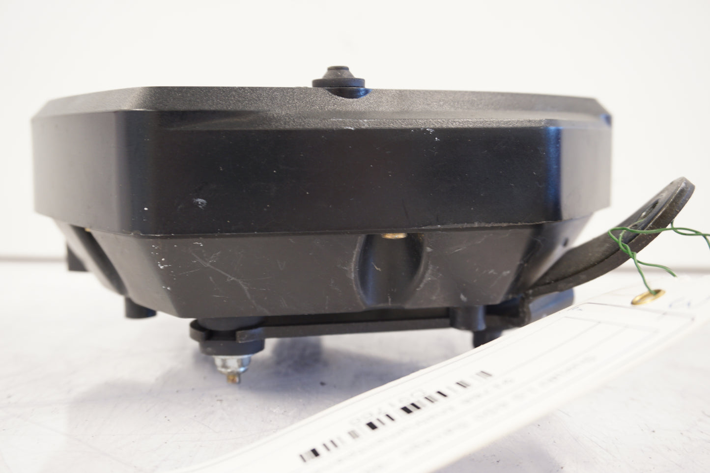 Snett uppifrån på Instrumentpanel från en Suzuki LS 650 -1996 motorcykel.