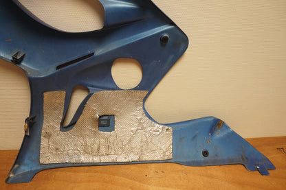 Snett uppifrån på Sidkåpa från en Yamaha YZF 600 R -1997 motorcykel.