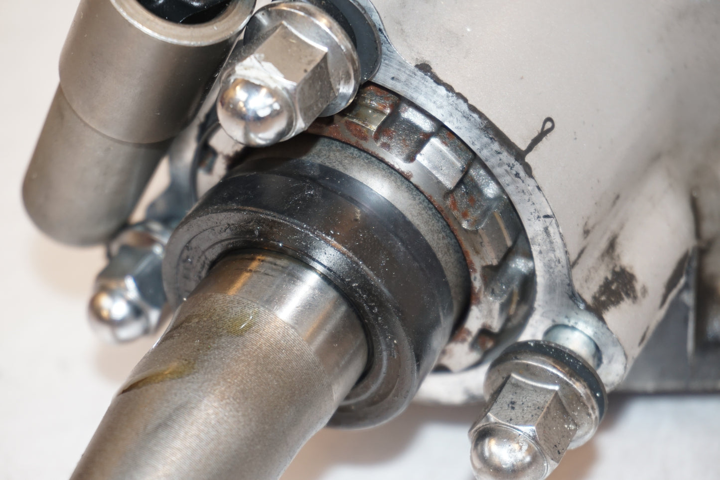 Vänster sida på Slutväxel från en Suzuki VL 800 -2001 motorcykel.