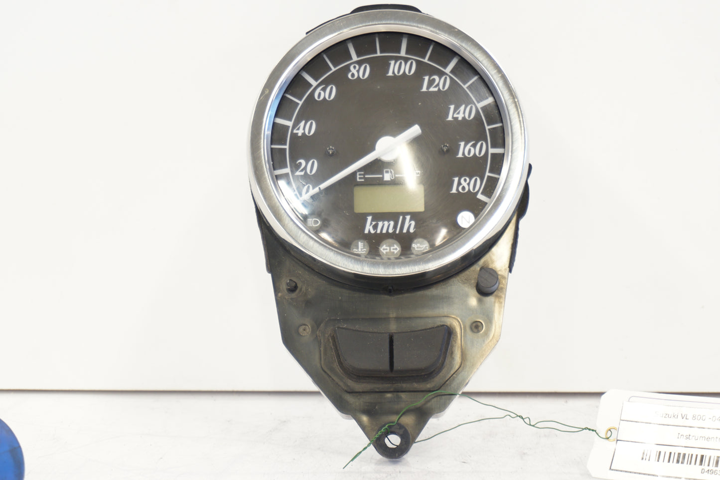 Framsidan på Instrumentpanel från en Suzuki VL 800 -2004 motorcykel.