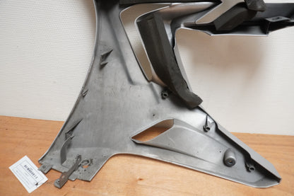 Snett nerifrån på Sidkåpa från en Yamaha FJR 1300 -2016 motorcykel.