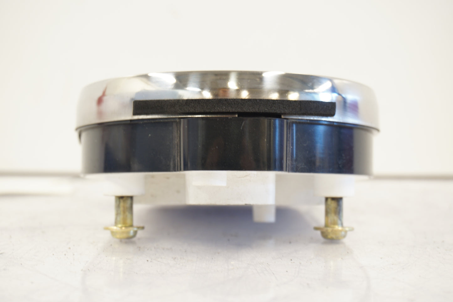 Vänster sida på Instrumentpanel från en Suzuki VL 800 -2004 motorcykel.