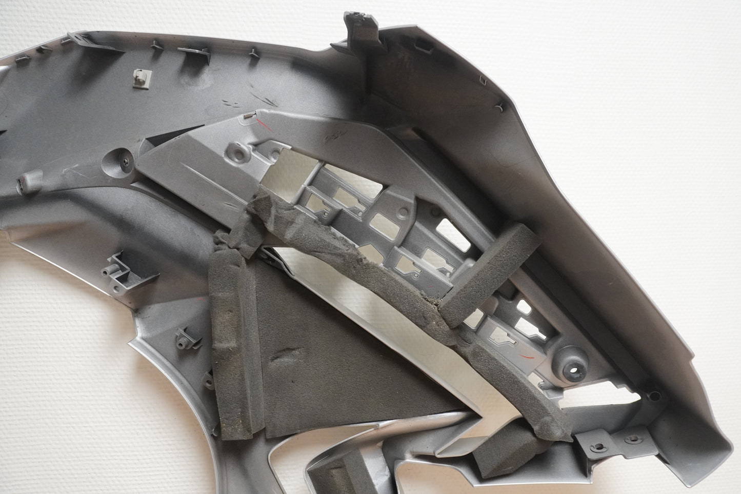 Framsidan på Sidkåpa från en Yamaha FJR 1300 -2016 motorcykel.