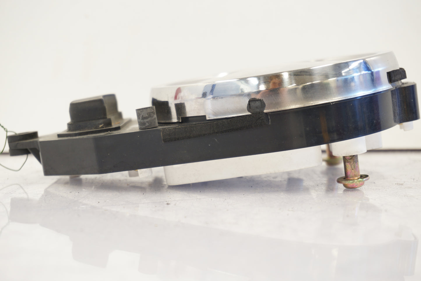 Höger sida på Hastighetsmätare från en Suzuki VL 800 -2003 motorcykel.