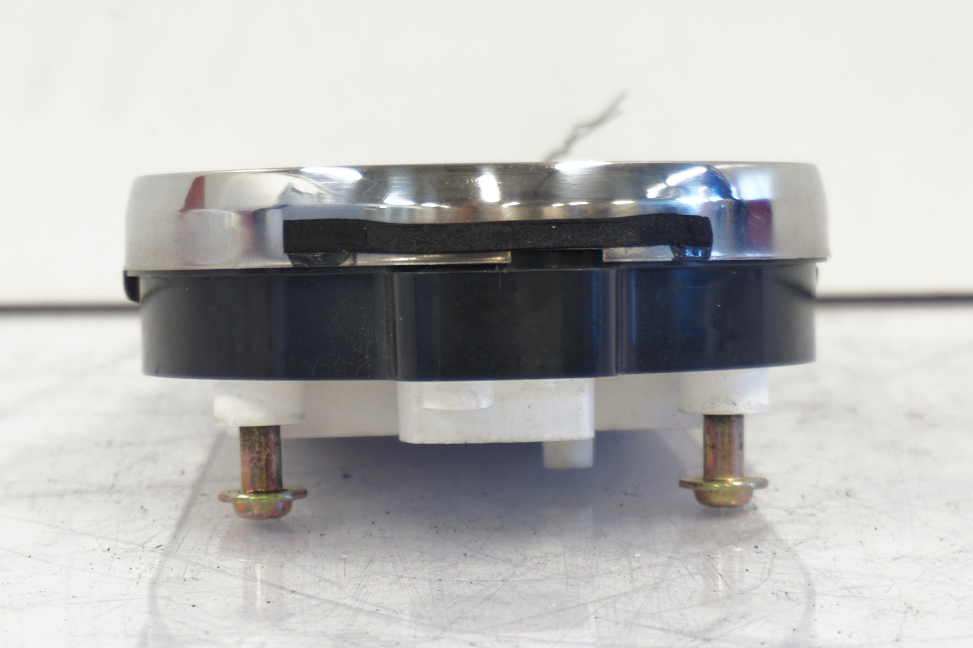 Vänster sida på Hastighetsmätare från en Suzuki VL 800 -2003 motorcykel.