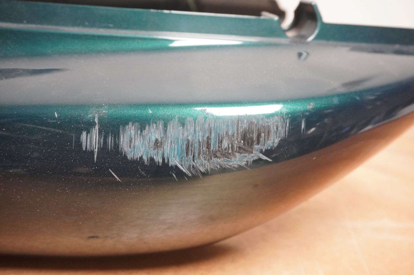 Vänster sida på Bakvinge från en Yamaha XJR 1300 -1999 motorcykel.