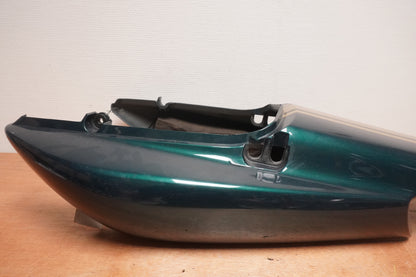 Snett uppifrån på Bakvinge från en Yamaha XJR 1300 -1999 motorcykel.