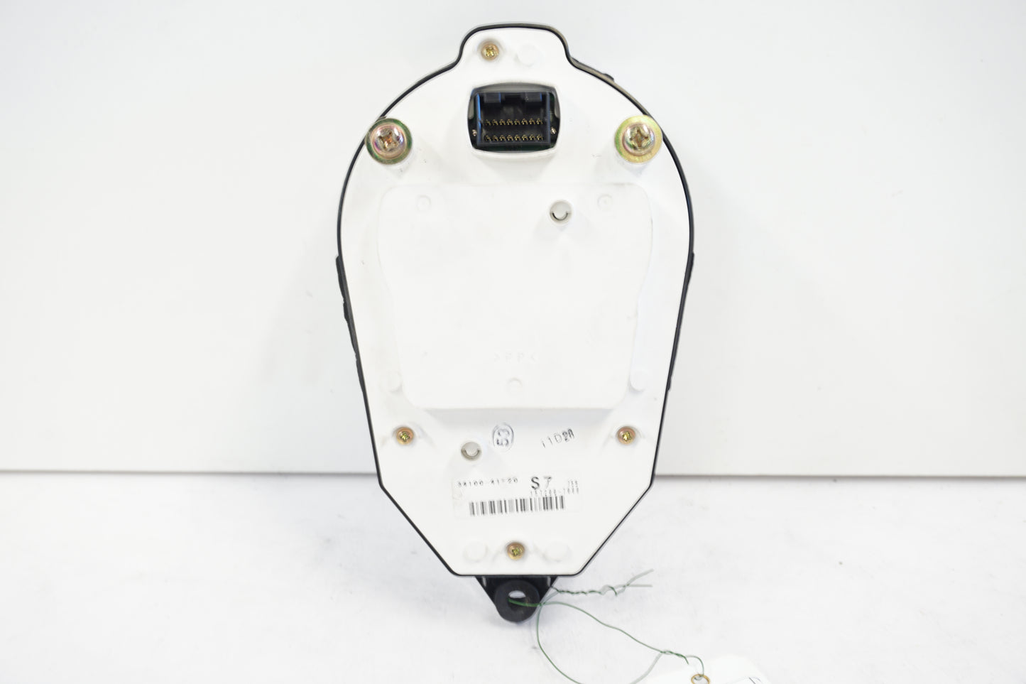 Snett nerifrån på Hastighetsmätare från en Suzuki VL 800 -2003 motorcykel.