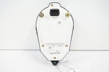 Snett nerifrån på Hastighetsmätare från en Suzuki VL 800 -2003 motorcykel.