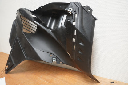 Höger sida på Sidkåpa från en Yamaha MT-07 Tracer -2016 motorcykel.