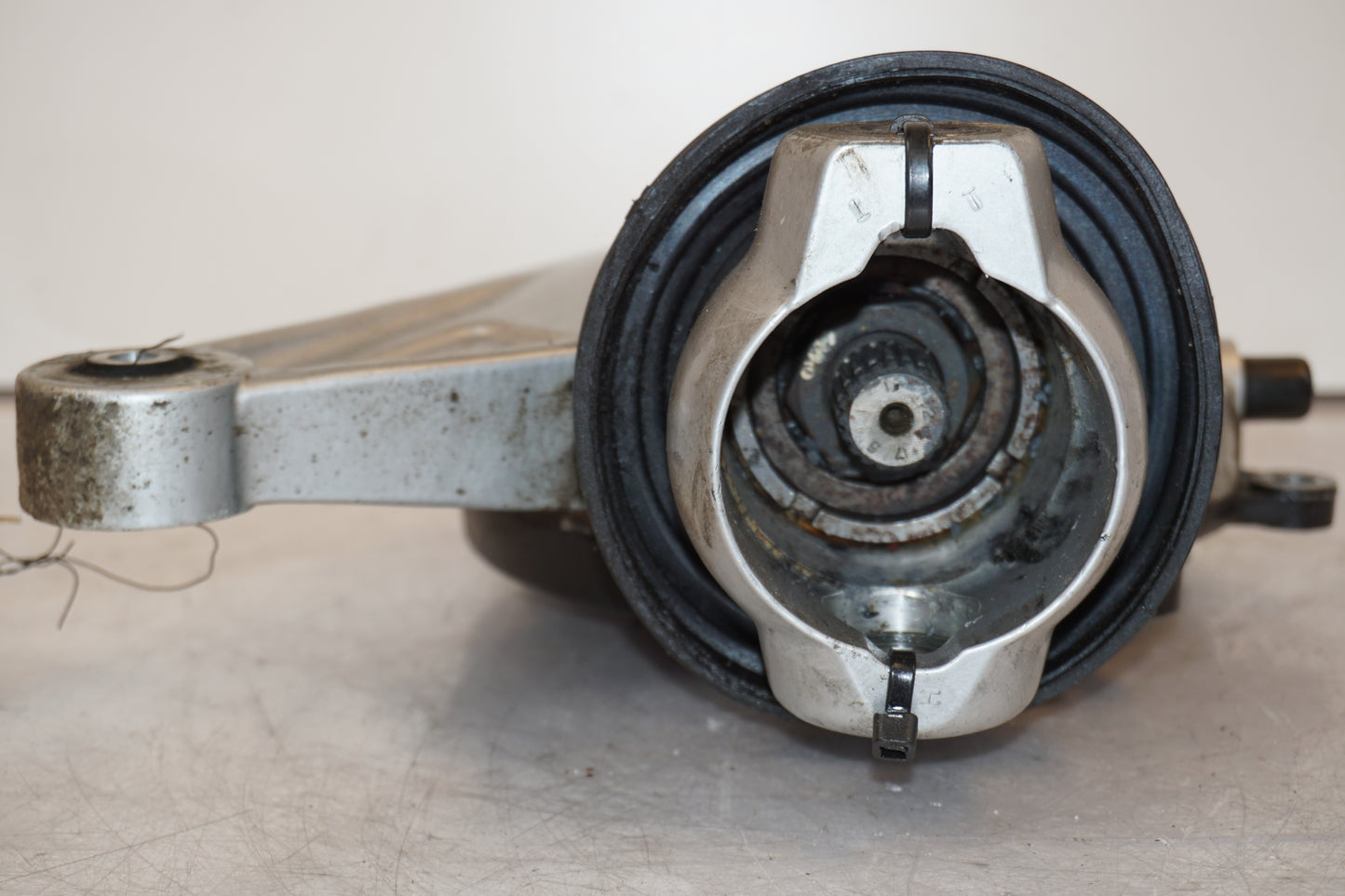 Extrabild2 på Slutväxel från en BMW K 1200 RS -2003 motorcykel.