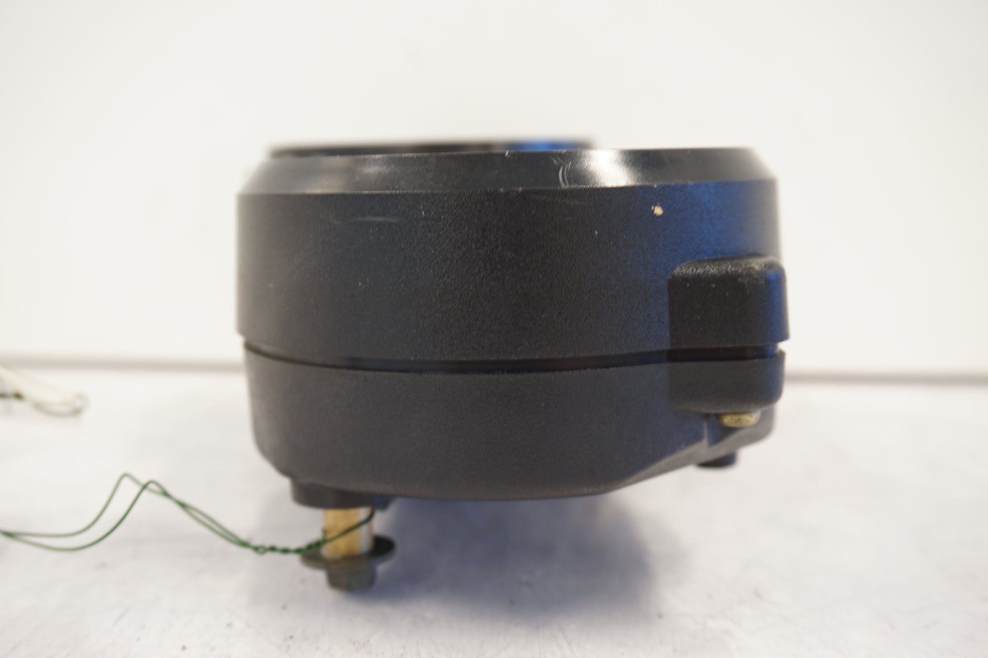 Snett uppifrån på Instrumentpanel från en Suzuki GSX-R 600 -2000 motorcykel.