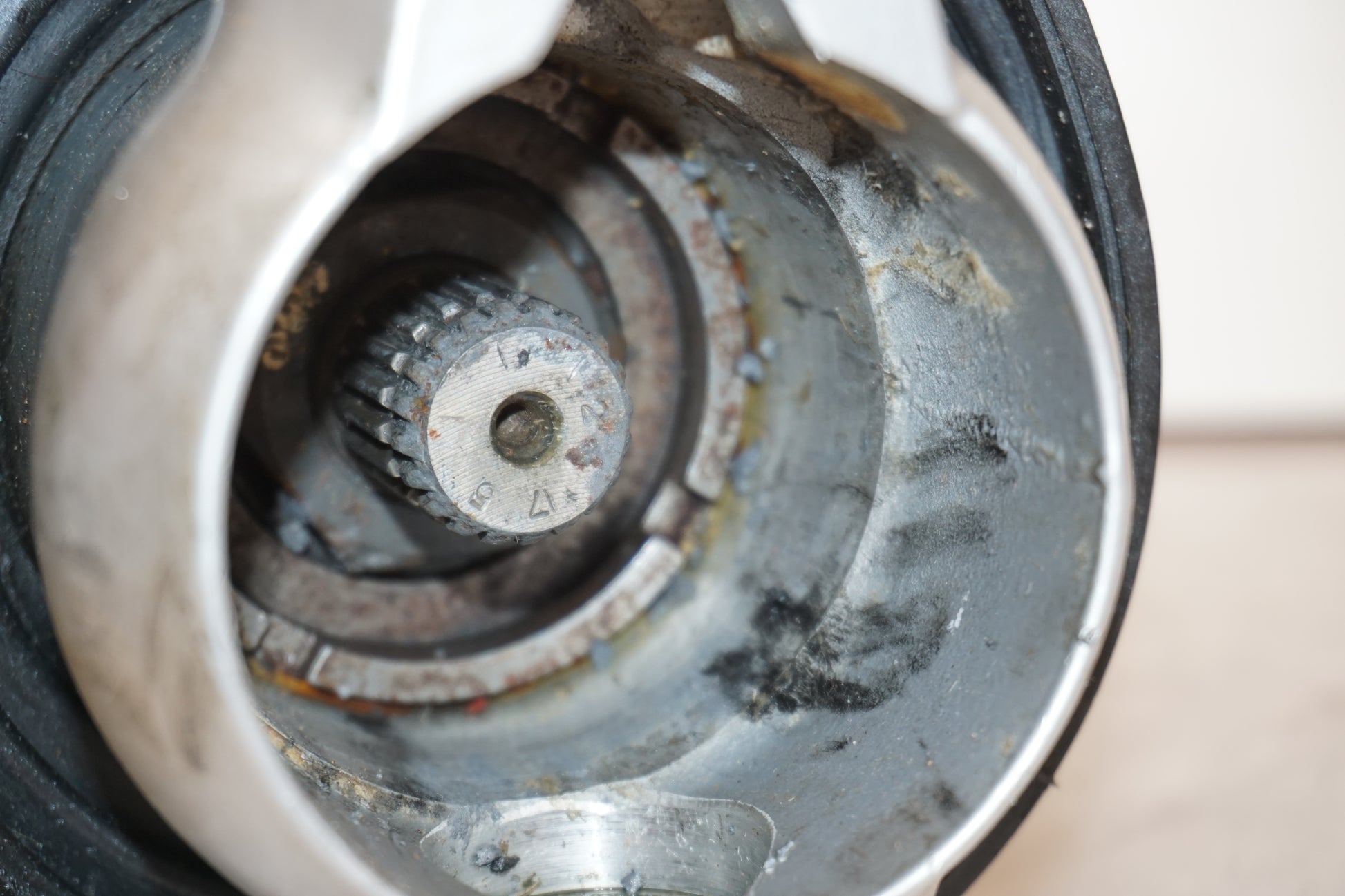 Extrabild4 på Slutväxel från en BMW K 1200 RS -2003 motorcykel.