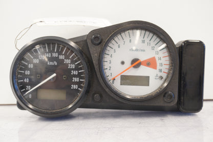 Framsidan på Instrumentpanel från en Suzuki GSX-R 600 -1999 motorcykel.