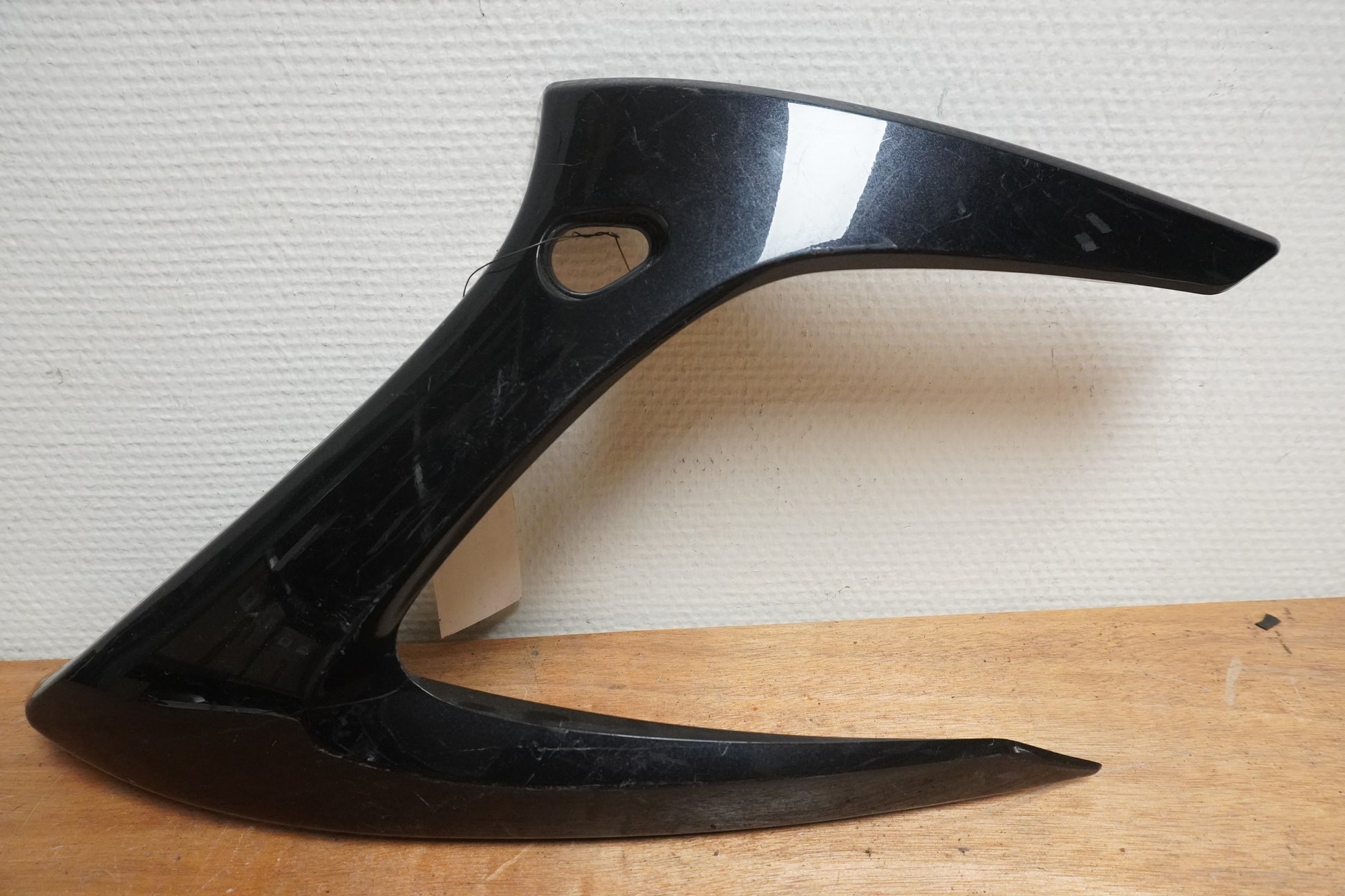 Framsidan på Sidkåpa från en Yamaha FZ-6 -2005 motorcykel.