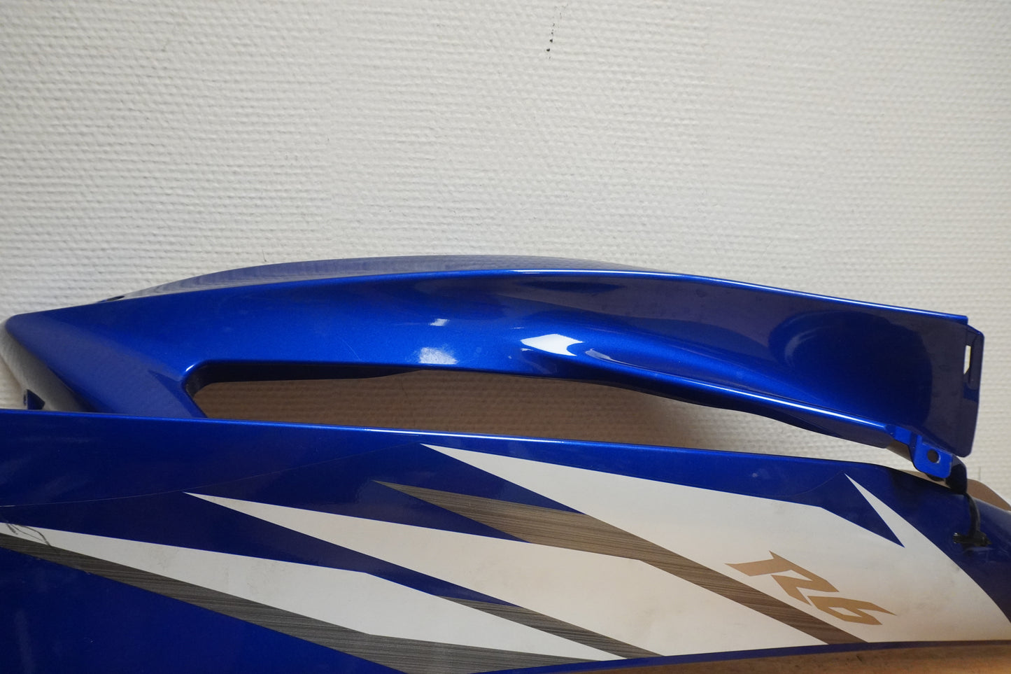 Baksidan på Sidkåpa från en Yamaha YZF R6 -2006 motorcykel.