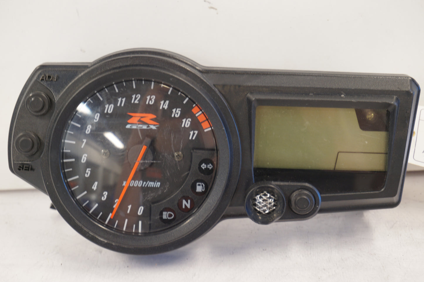 Framsidan på Instrumentpanel från en Suzuki GSX-R 600 -2004 motorcykel.