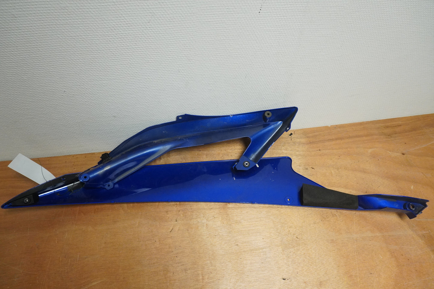 Vänster sida på Sidkåpa från en Yamaha YZF R6 -2006 motorcykel.