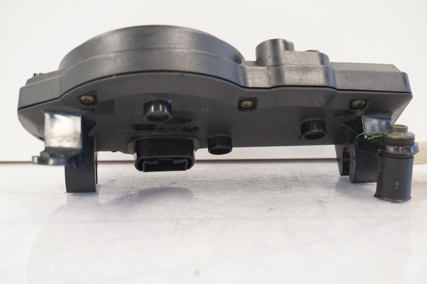 Baksidan på Instrumentpanel från en Suzuki GSX-R 600 -2004 motorcykel.