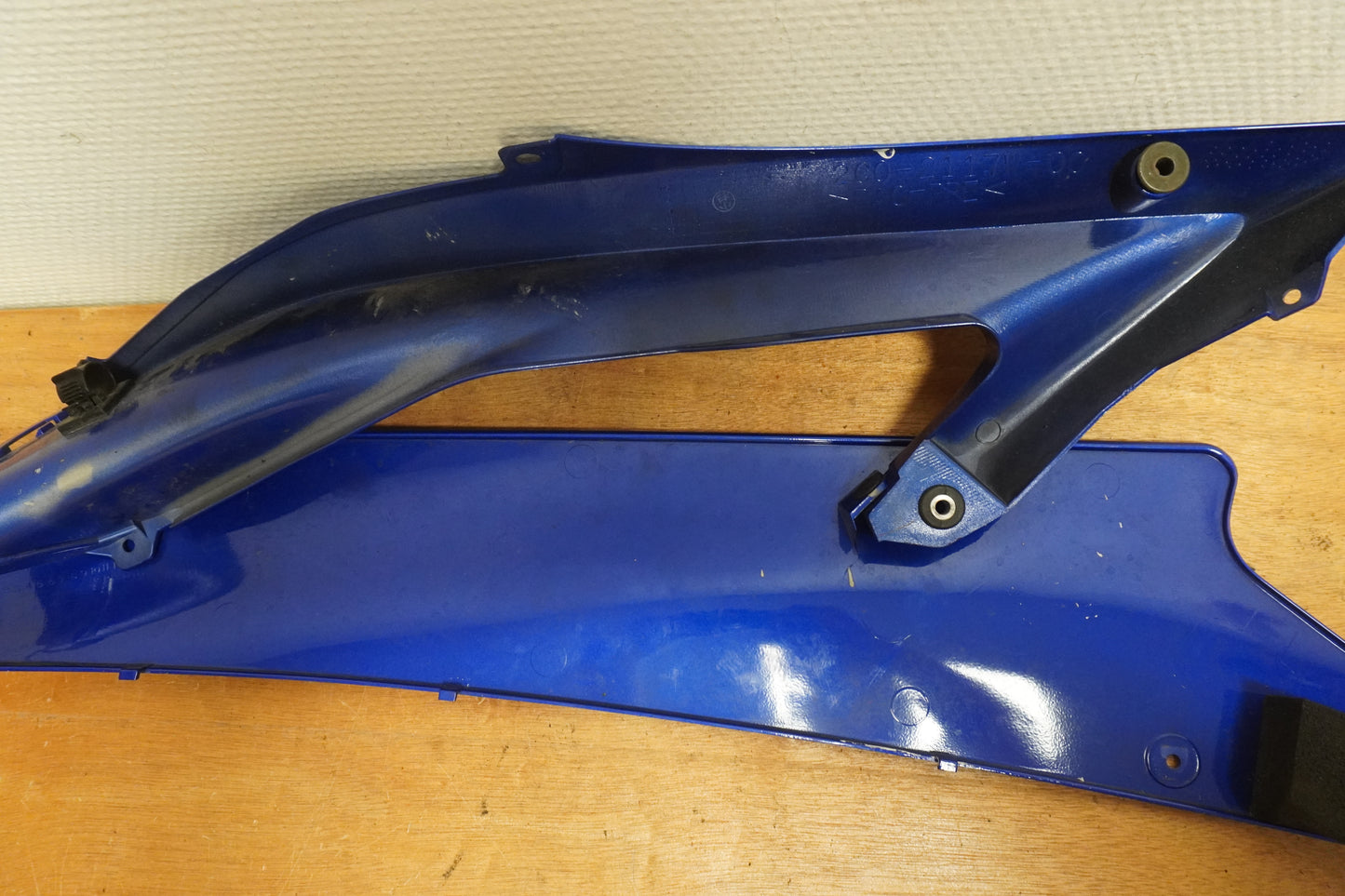 Snett uppifrån på Sidkåpa från en Yamaha YZF R6 -2006 motorcykel.