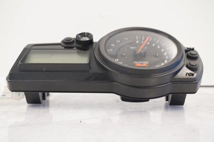 Vänster sida på Instrumentpanel från en Suzuki GSX-R 600 -2004 motorcykel.