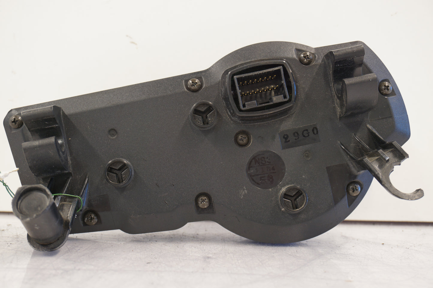 Snett nerifrån på Instrumentpanel från en Suzuki GSX-R 600 -2004 motorcykel.