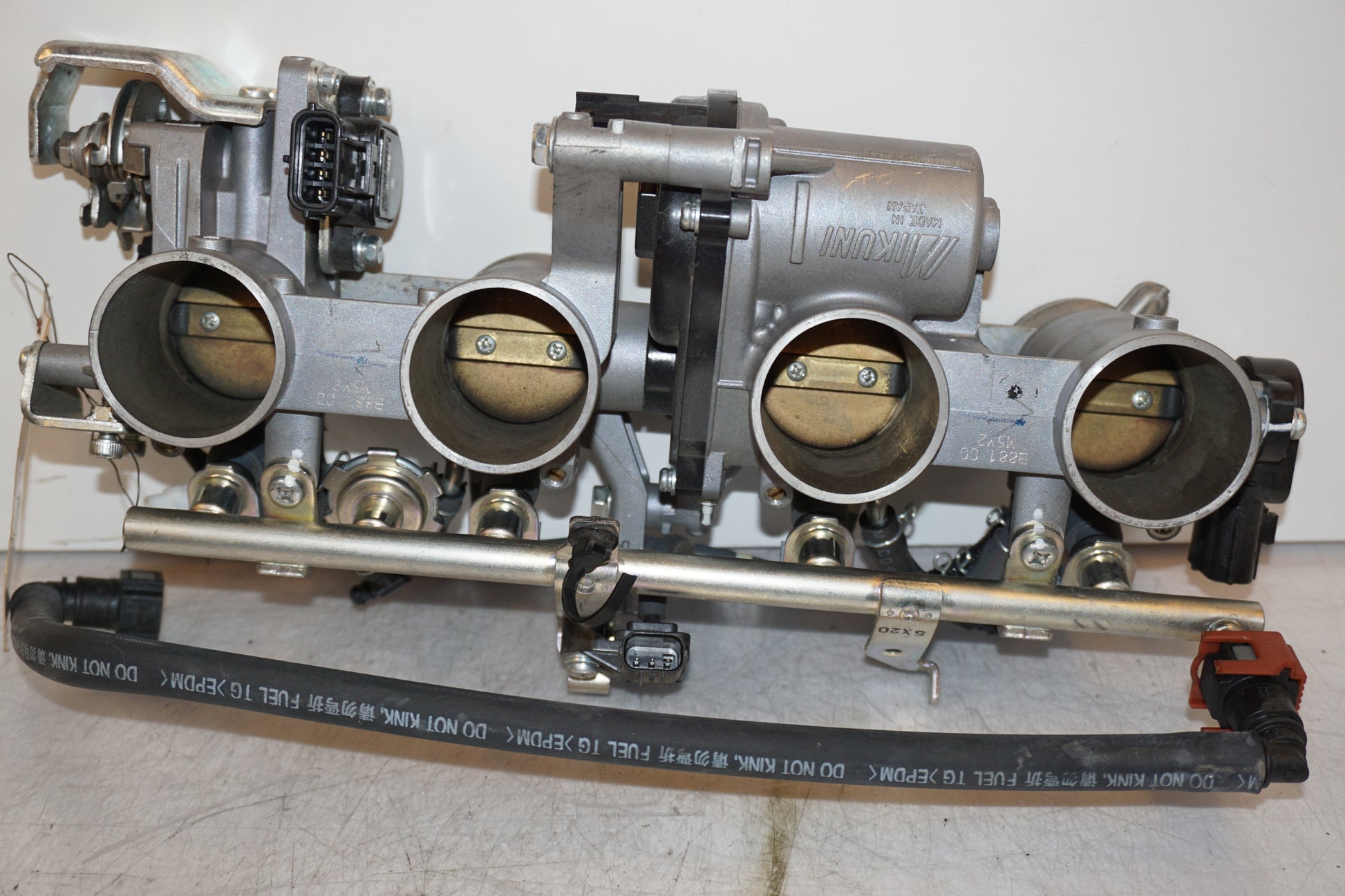 Framsidan på Spjällhus från en Yamaha FJR 1300 -2016 motorcykel.