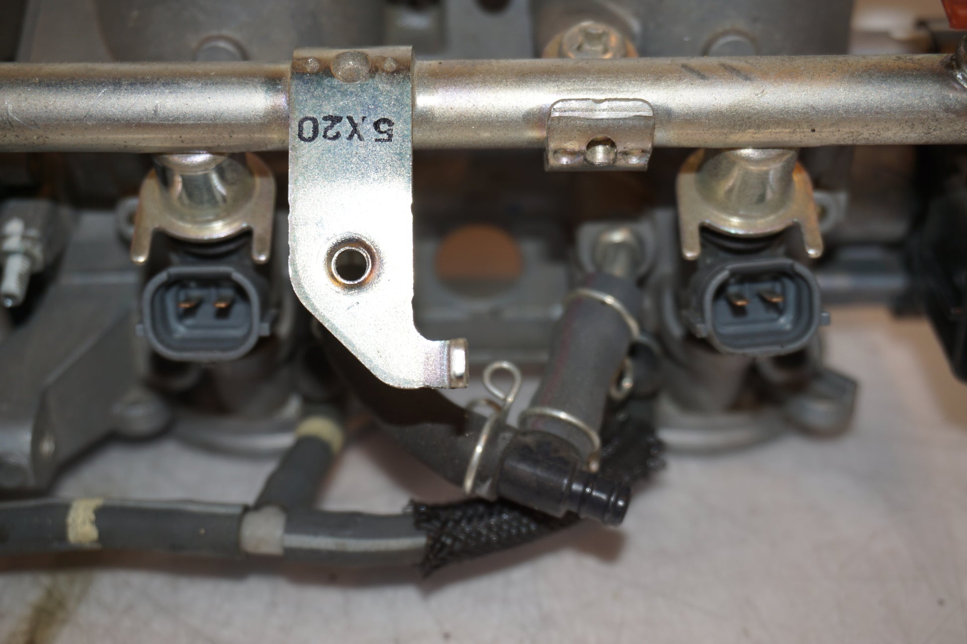 Vänster sida på Spjällhus från en Yamaha FJR 1300 -2016 motorcykel.