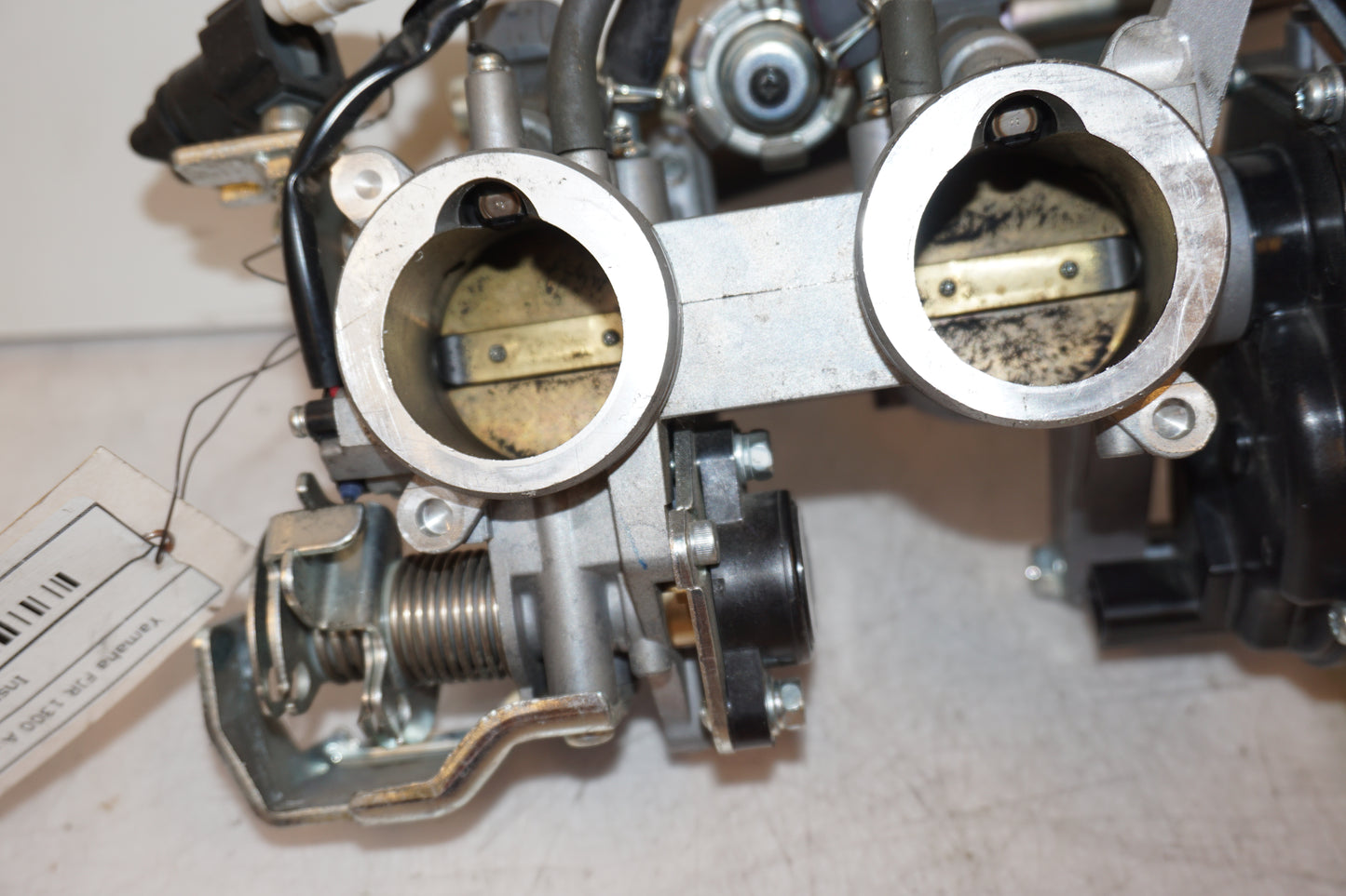 Snett nerifrån på Spjällhus från en Yamaha FJR 1300 -2016 motorcykel.