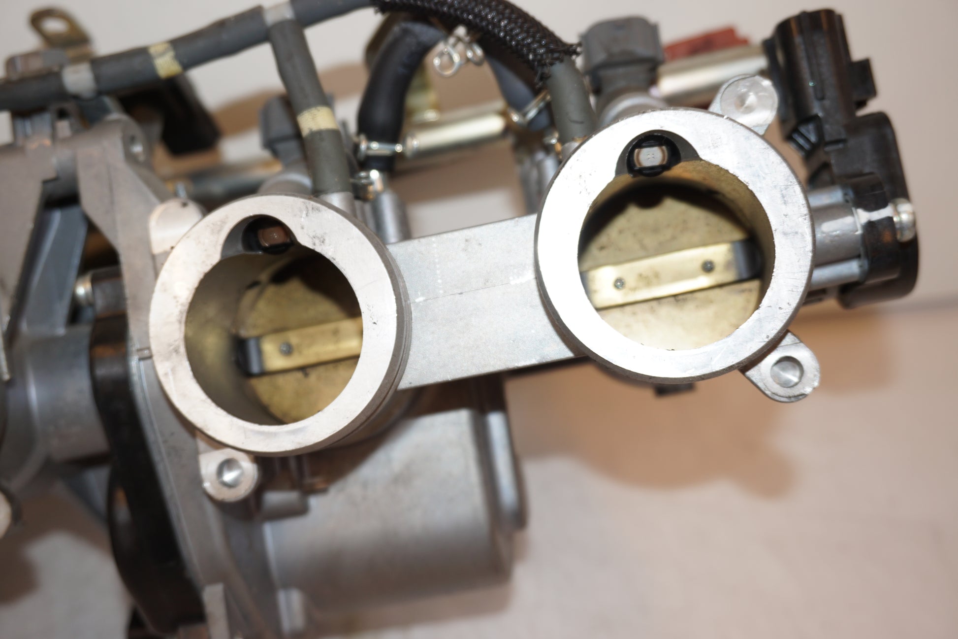 Extrabild1 på Spjällhus från en Yamaha FJR 1300 -2016 motorcykel.