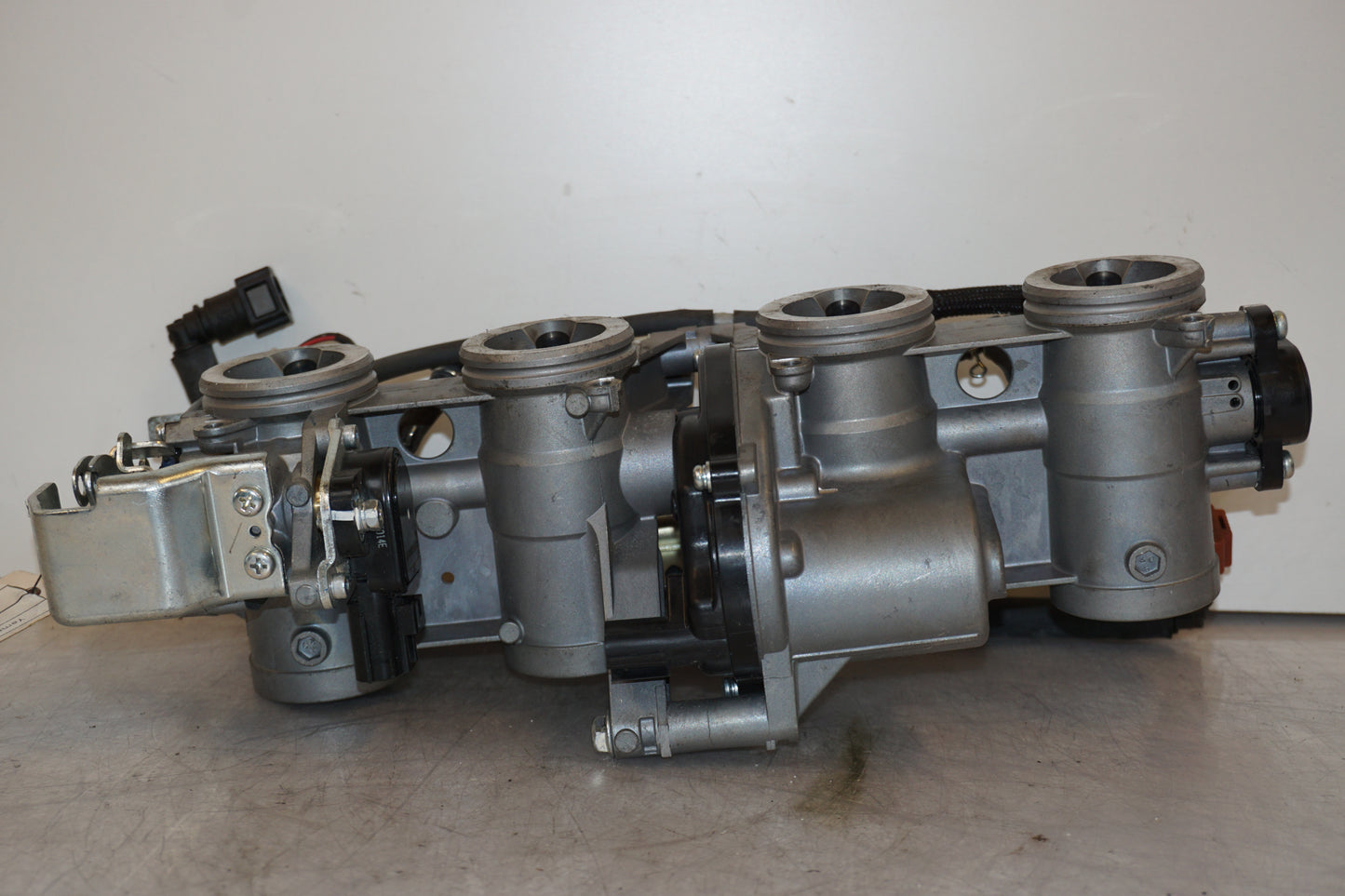 Extrabild2 på Spjällhus från en Yamaha FJR 1300 -2016 motorcykel.