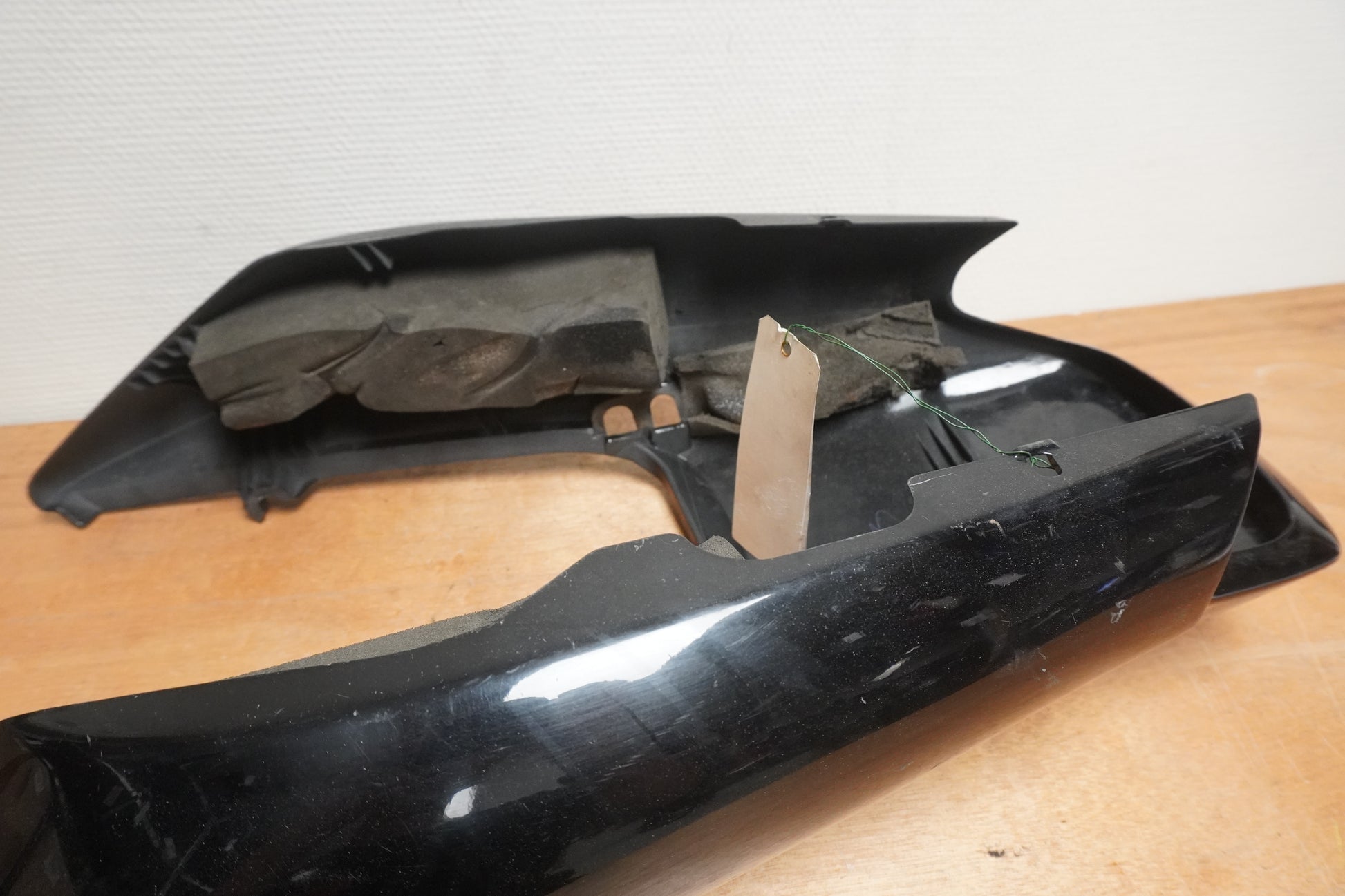 Vänster sida på Bakvinge från en Yamaha XJR 1300 -1999 motorcykel.