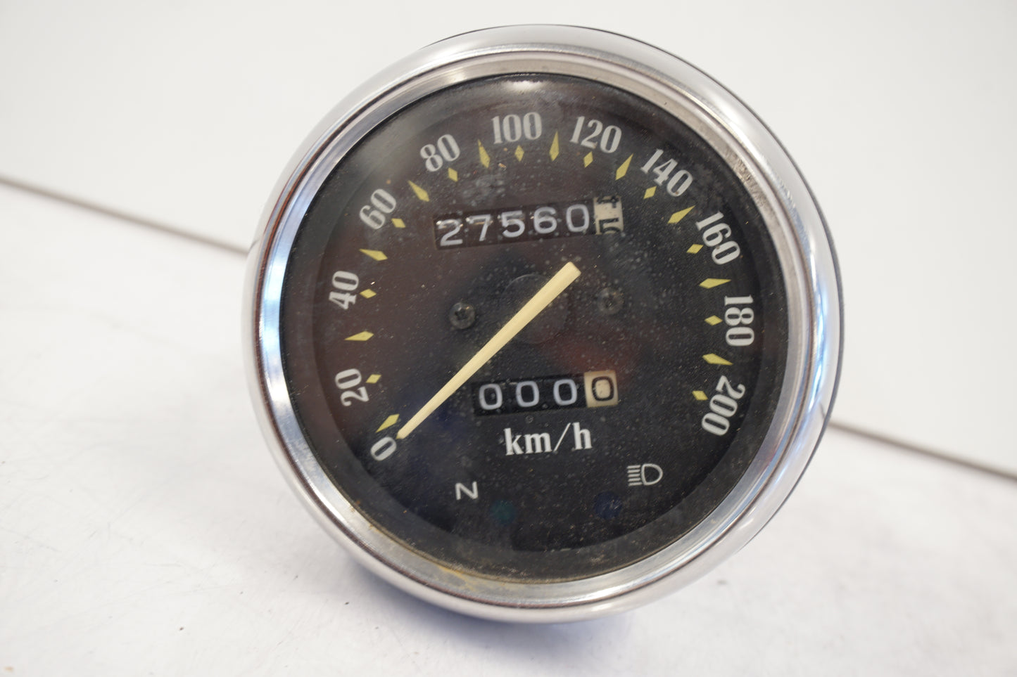 Framsidan på Hastighetsmätare från en Kawasaki VN 800 -1999 motorcykel.