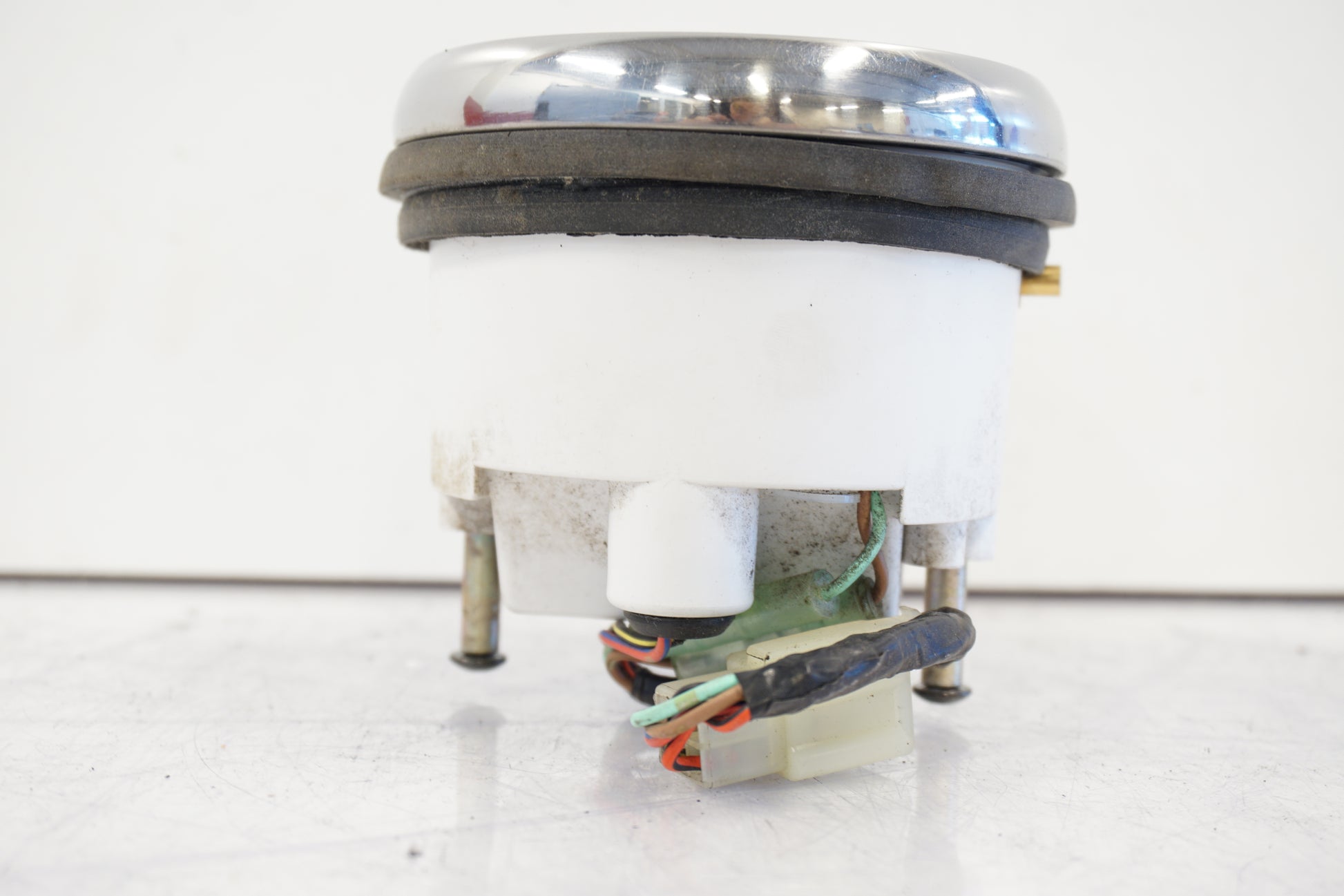 Vänster sida på Hastighetsmätare från en Kawasaki VN 800 -1999 motorcykel.