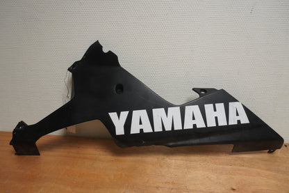 Framsidan på Magkåpa från en Yamaha YZF 1000 R1 -2003 motorcykel.