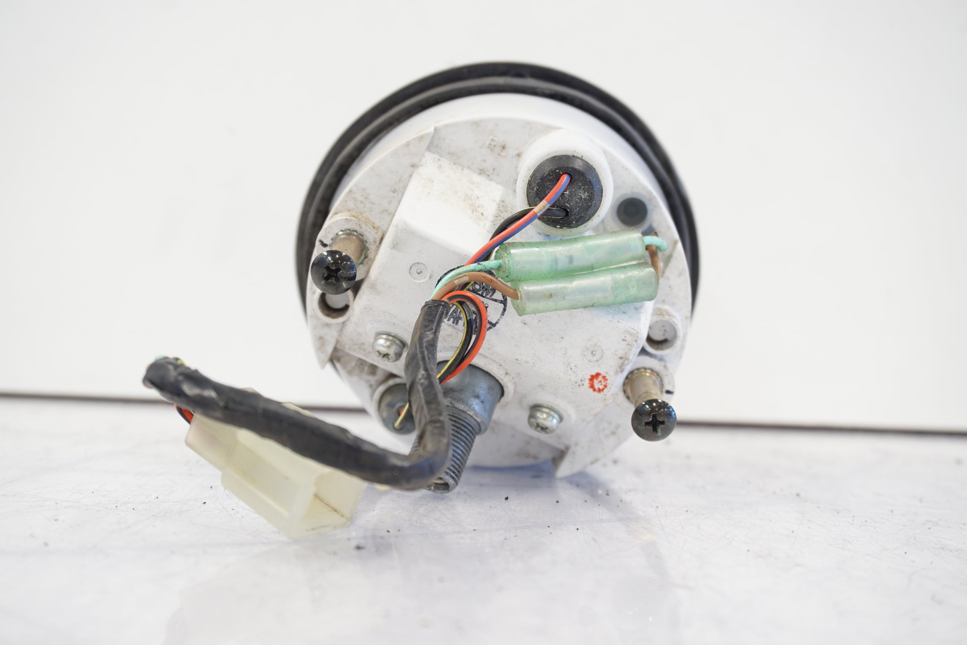 Snett nerifrån på Hastighetsmätare från en Kawasaki VN 800 -1999 motorcykel.