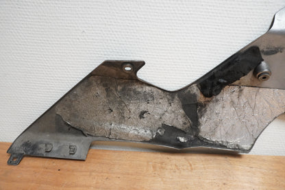 Vänster sida på Magkåpa från en Yamaha YZF 1000 R1 -2003 motorcykel.