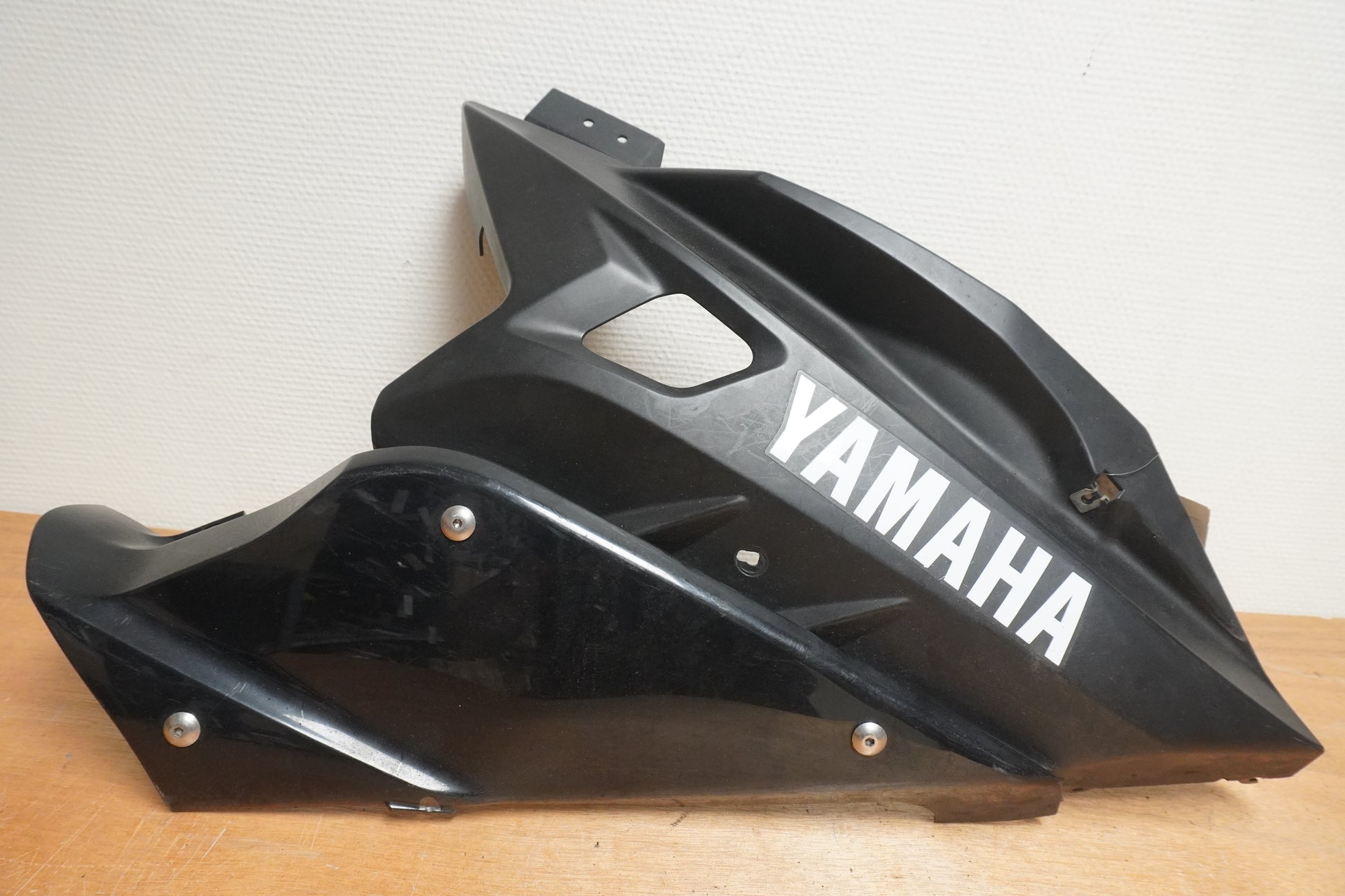 Framsidan på Magkåpa från en Yamaha YZF-R 125 -2009 motorcykel.