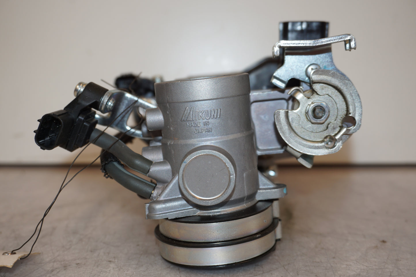 Extrabild2 på Spjällhus från en Yamaha MT-09 Tracer -2016 motorcykel.