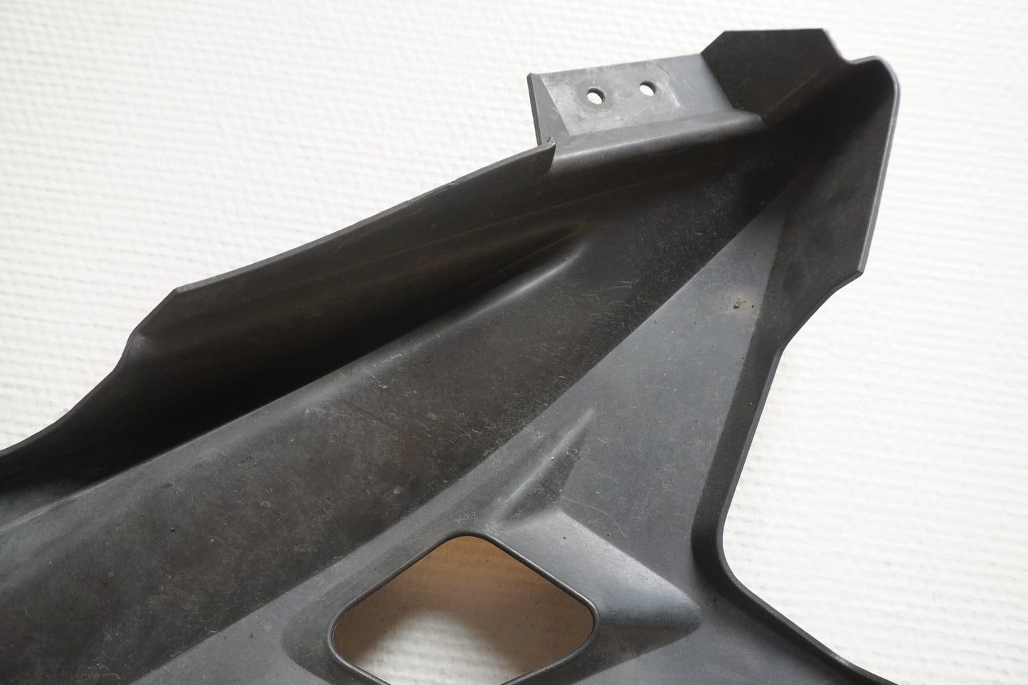 Extrabild1 på Magkåpa från en Yamaha YZF-R 125 -2009 motorcykel.