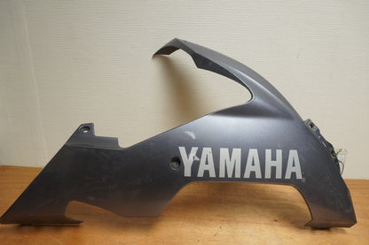 Framsidan på Magkåpa från en Yamaha YZF 1000 R1 -2005 motorcykel.