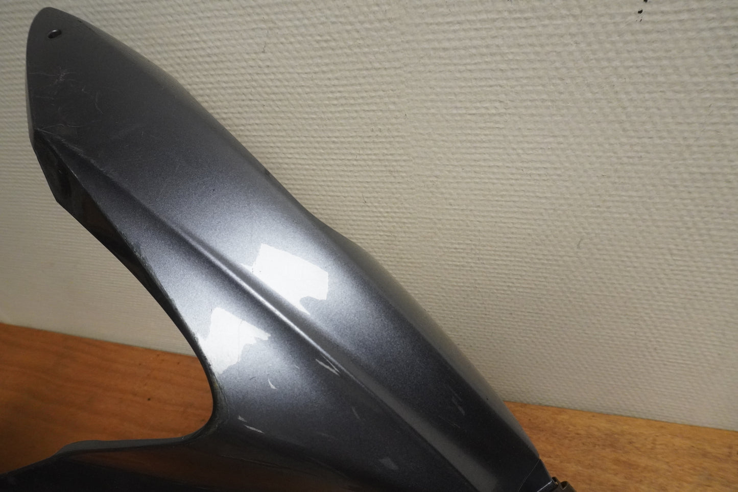 Vänster sida på Magkåpa från en Yamaha YZF 1000 R1 -2005 motorcykel.