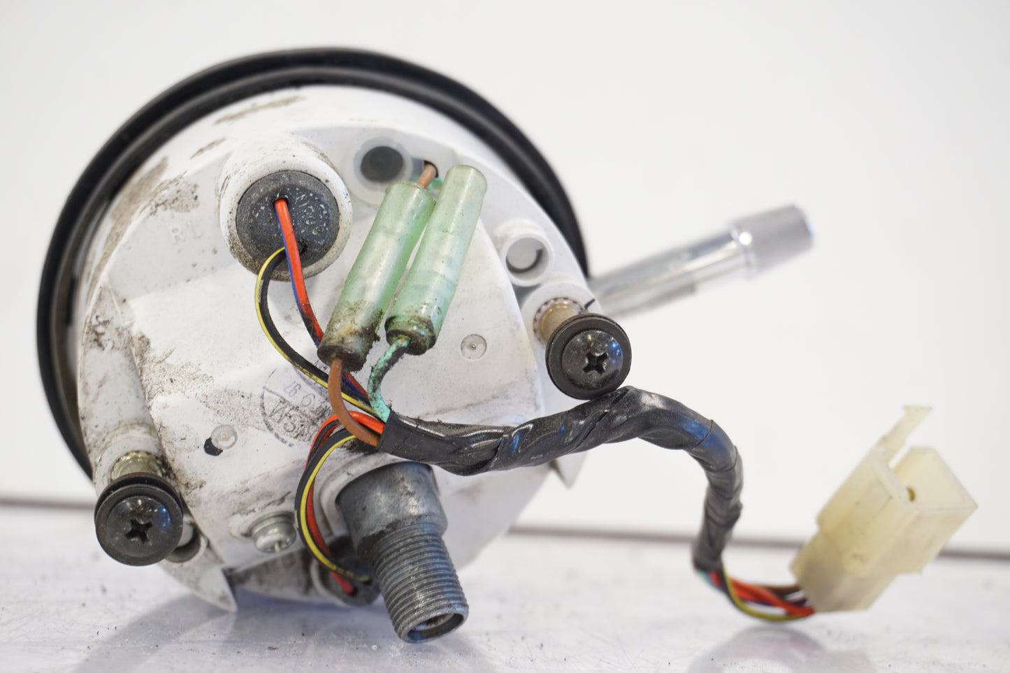 Snett nerifrån på Hastighetsmätare från en Kawasaki VN 800 -1998 motorcykel.