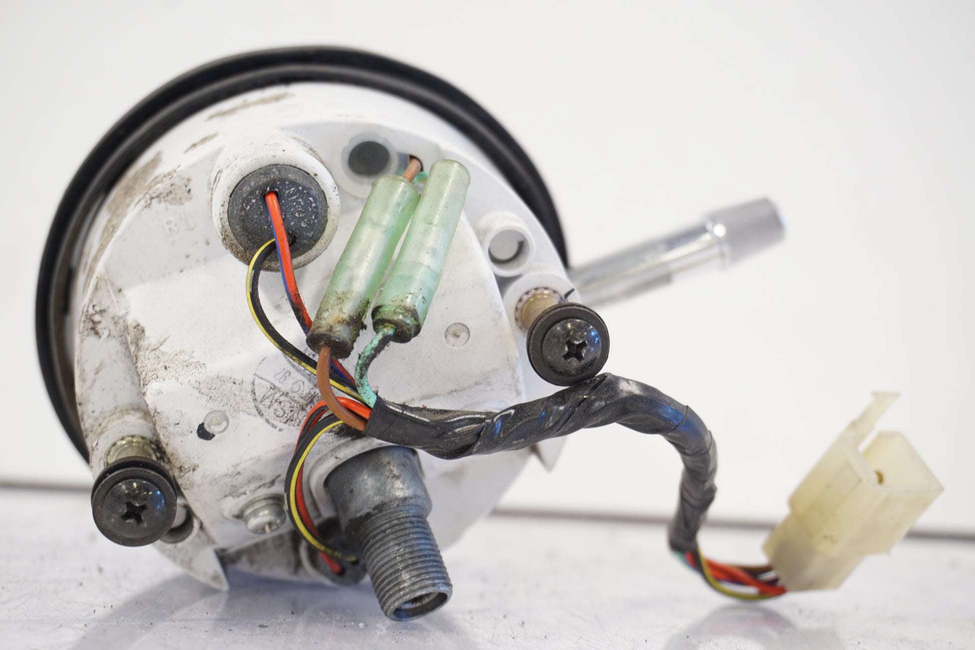 Snett nerifrån på Hastighetsmätare från en Kawasaki VN 800 -1998 motorcykel.