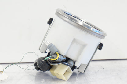 Vänster sida på Hastighetsmätare från en Suzuki LS 650 -1998 motorcykel.