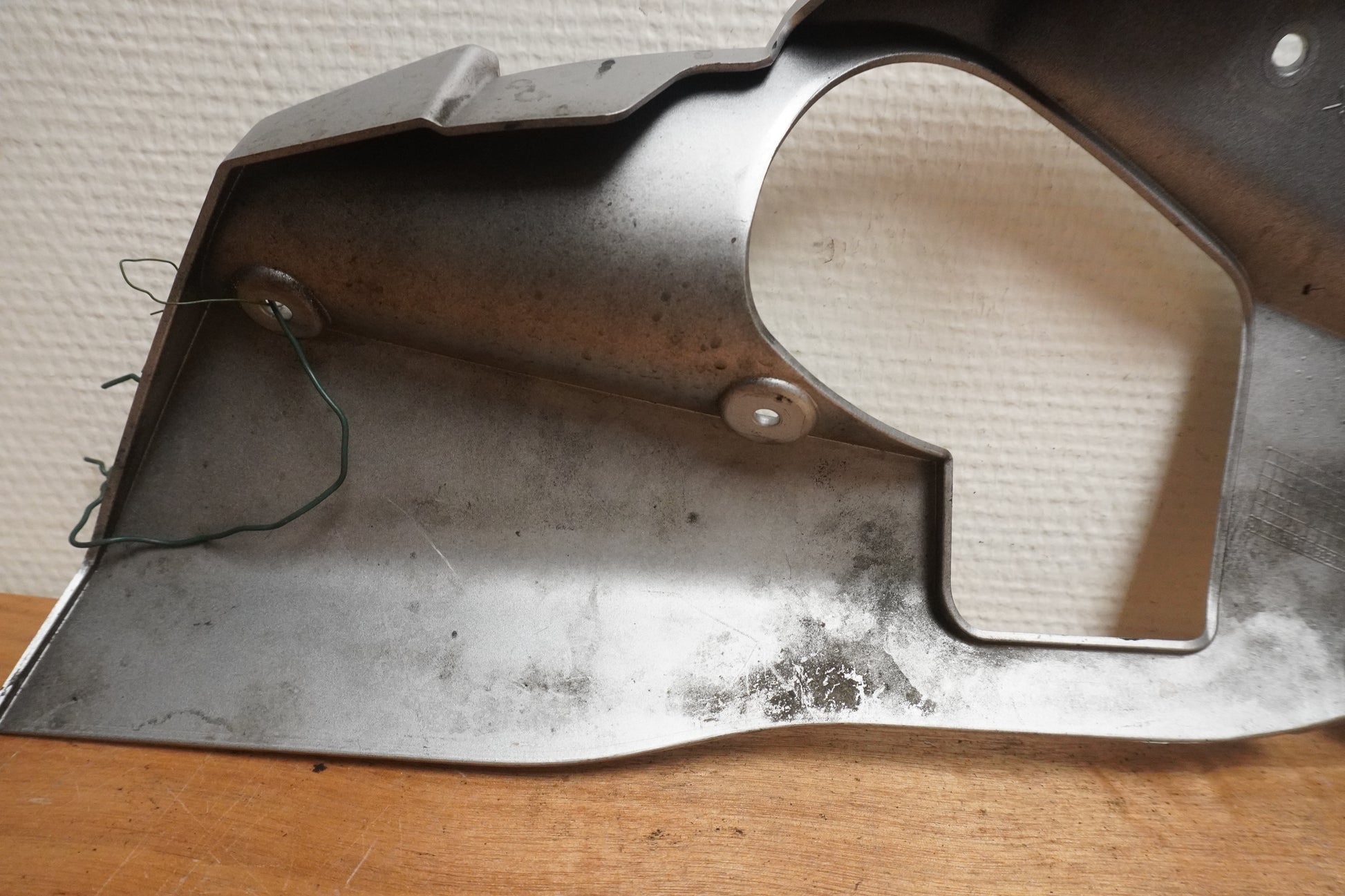 Snett uppifrån på Magkåpa från en Yamaha YZF-R 125 -2015 motorcykel.