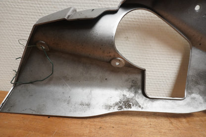 Snett uppifrån på Magkåpa från en Yamaha YZF-R 125 -2015 motorcykel.